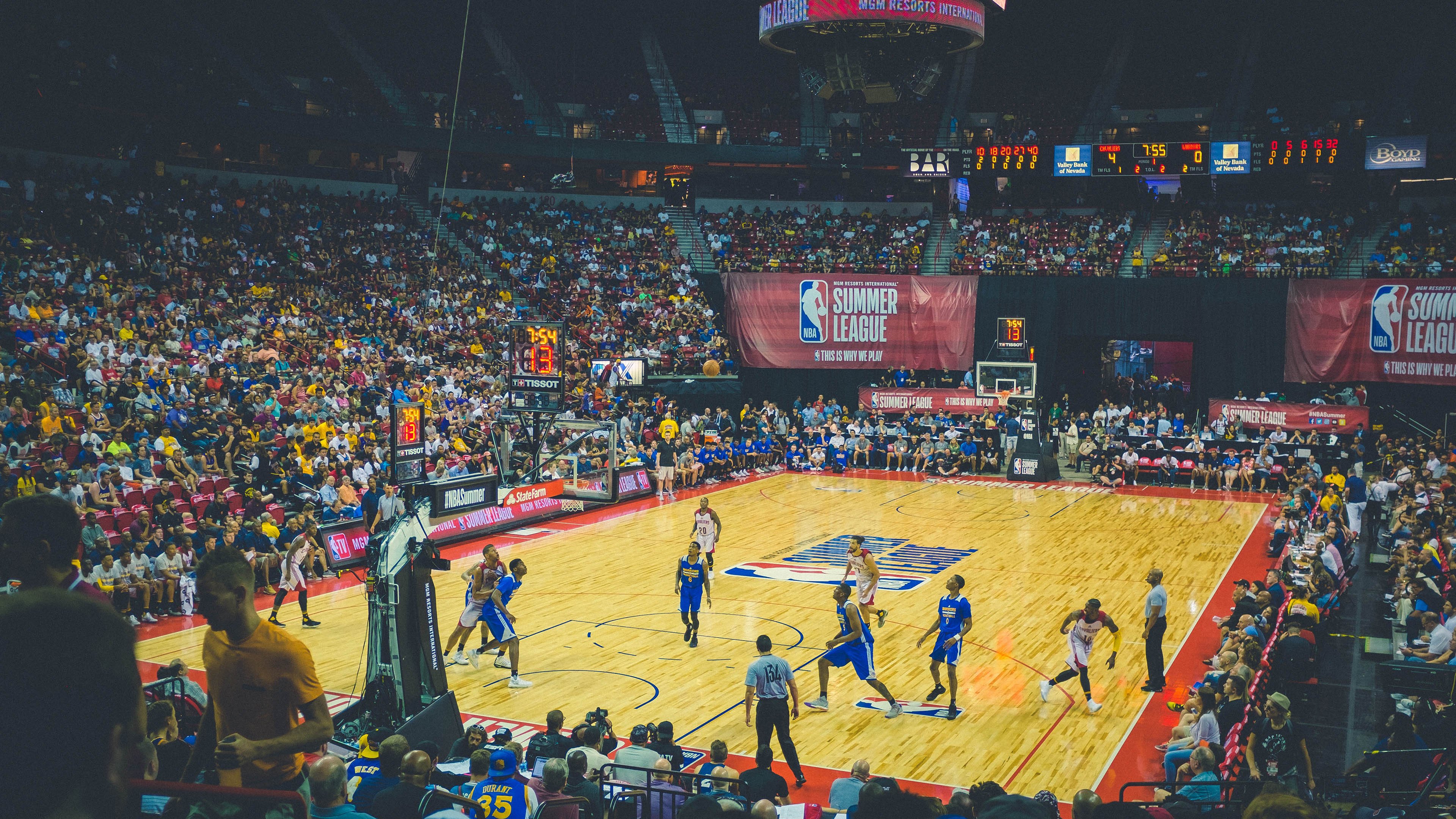 关注——足球裁判员职业发展路径逐步完善，足球裁判员主要职责